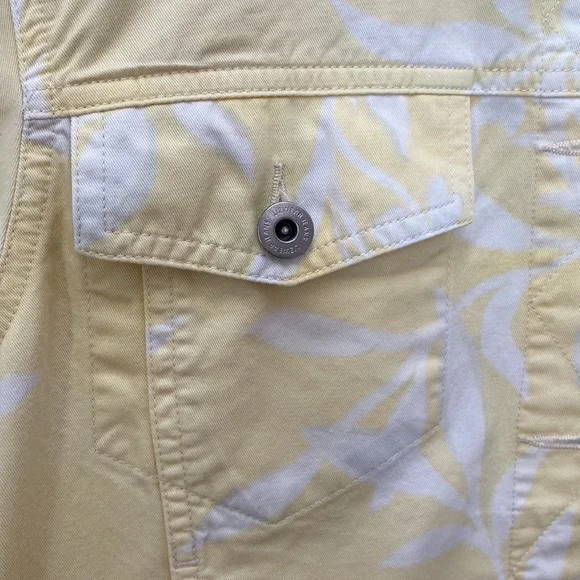 Liz Claiborne Women’s pale yellow jean jacket. Size petite. - Picture 3 of 6